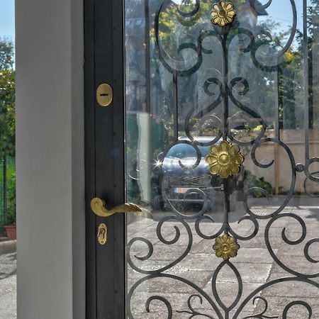 Le Park Apartment Bucureşti Exterior foto